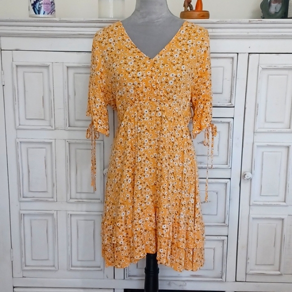 ePretty Dresses & Skirts - Floral print yellow dress open sleeve with ties